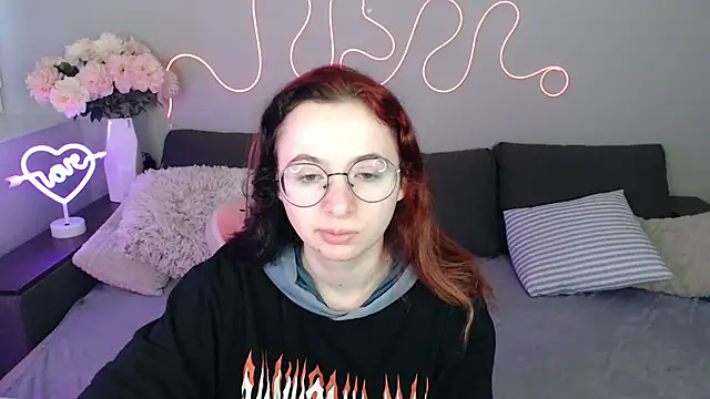 Mini Diva online show from 30, 11, 2025