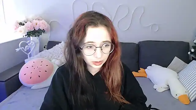 Mini Diva online show from 4, 3, 2026