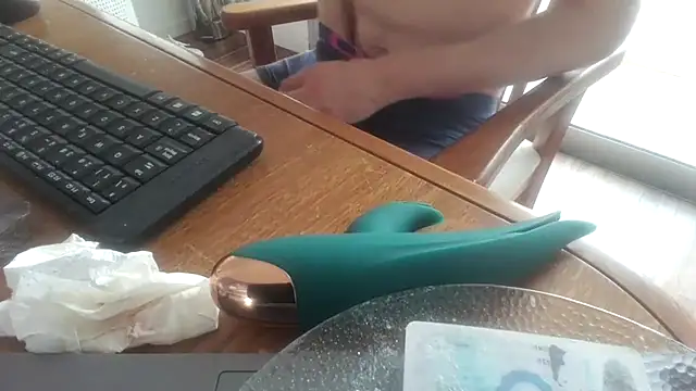 nicolaaaaas online show from 4, 3, 2025