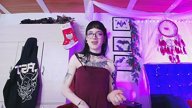 Snapshot of bathory_vamps chatting on 15, 12, 2025 bathory vamps online show from 15, 12, 2025