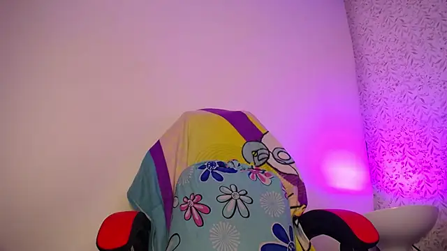 luly pink online show from 28, 4, 2026