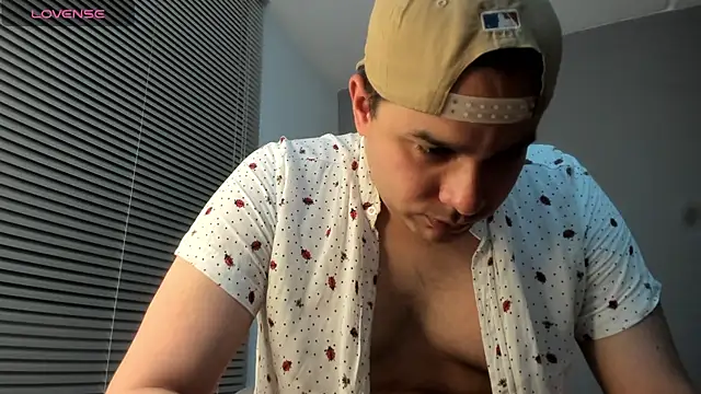 Snapshot of Latin_boy_surprisee chatting on 5, 5, 2026 Latin boy surprisee online show from 5, 5, 2026
