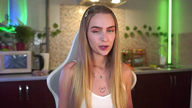 Kamila icee online show from 14, 9, 2025