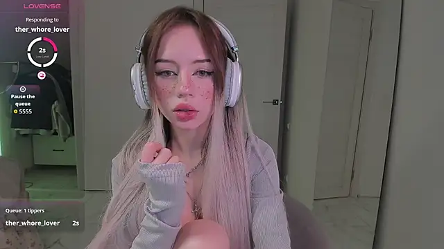 Snapshot of KellyBarton chatting on 29, 10, 2025 KellyBarton online show from 29, 10, 2025