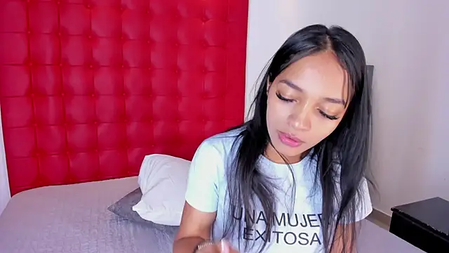 Snapshot of Daliana_Beck chatting on 27, 10, 2025 Daliana Beck online show from 27, 10, 2025