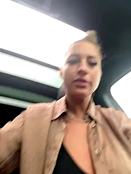 LovingBlondie online show from 13, 9, 2025