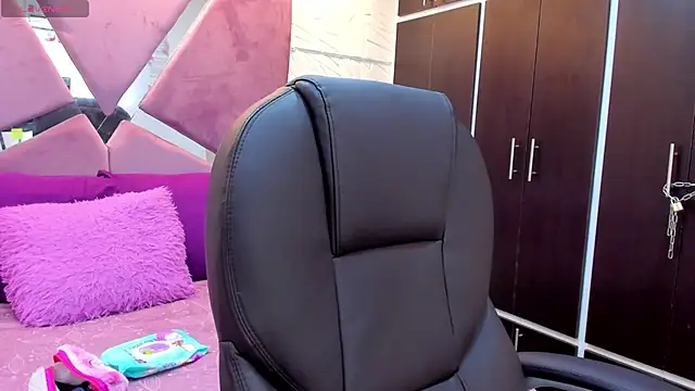 Charlotte Ice1 online show from 2, 10, 2025