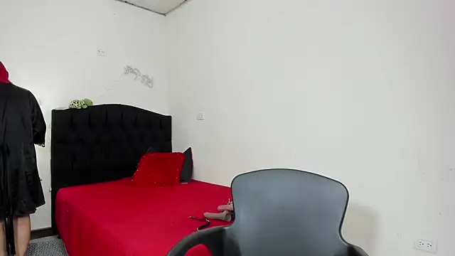 Snapshot of RedQueenMilf chatting on 14, 3, 2025 RedQueenMilf online show from 14, 3, 2025