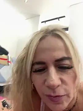 LARIANA RIVERA23 online show from 25, 12, 2024