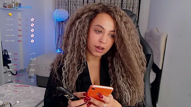 Snapshot of _Just_a_queen_3 chatting on 12, 10, 2025  Just a queen 3 online show from 12, 10, 2025