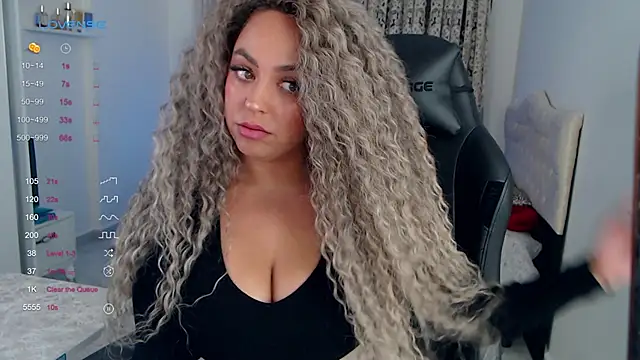 Snapshot of _Just_a_queen_3 chatting on 14, 10, 2025  Just a queen 3 online show from 14, 10, 2025