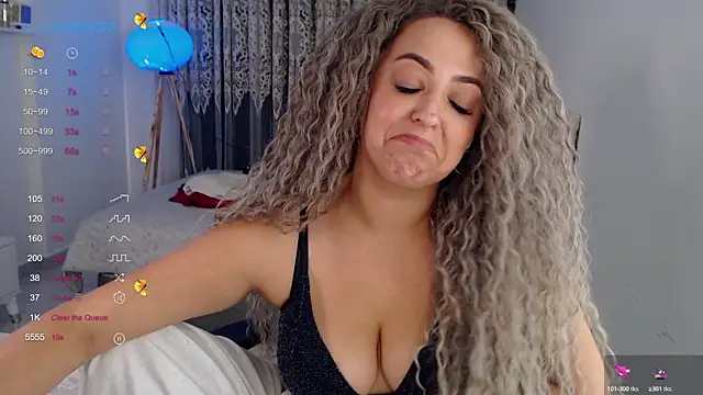 Snapshot of _Just_a_queen_3 chatting on 22, 10, 2025  Just a queen 3 online show from 22, 10, 2025