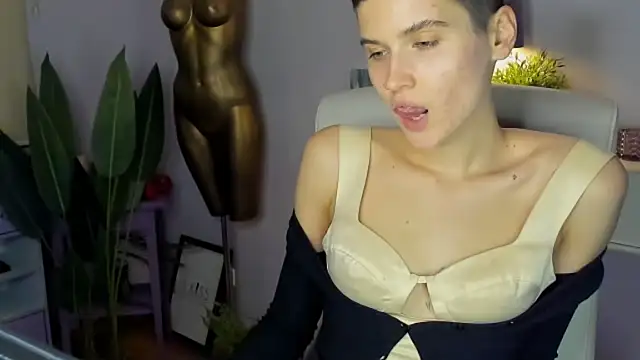 sarah perfect online show from 8, 11, 2025