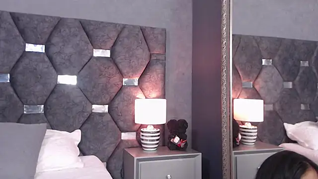 Snapshot of ScarletLenox chatting on 1, 6, 2026 ScarletLenox online show from 1, 6, 2026