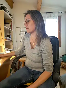 Snapshot of SpiceLea chatting on 11, 12, 2024 SpiceLea online show from 11, 12, 2024