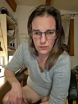 Snapshot of SpiceLea chatting on 11, 12, 2024 SpiceLea online show from 11, 12, 2024