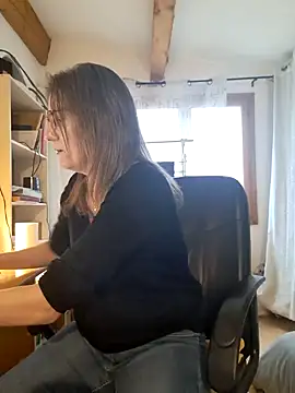 Snapshot of SpiceLea chatting on 12, 12, 2024 SpiceLea online show from 12, 12, 2024