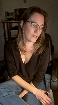 Snapshot of SpiceLea chatting on 6, 1, 2025 SpiceLea online show from 6, 1, 2025