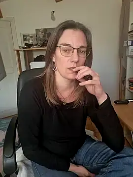 Snapshot of SpiceLea chatting on 7, 1, 2025 SpiceLea online show from 7, 1, 2025