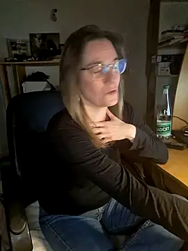 Snapshot of SpiceLea chatting on 7, 1, 2025 SpiceLea online show from 7, 1, 2025