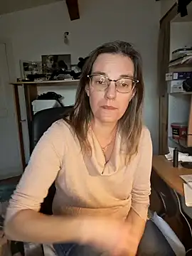 Snapshot of SpiceLea chatting on 9, 1, 2025 SpiceLea online show from 9, 1, 2025