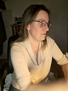 Snapshot of SpiceLea chatting on 9, 1, 2025 SpiceLea online show from 9, 1, 2025
