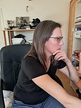 Snapshot of SpiceLea chatting on 13, 1, 2025 SpiceLea online show from 13, 1, 2025
