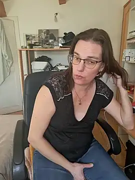 Snapshot of SpiceLea chatting on 4, 2, 2025 SpiceLea online show from 4, 2, 2025