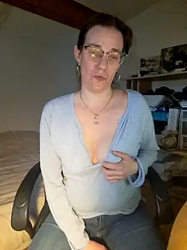 Snapshot of SpiceLea chatting on 11, 2, 2025 SpiceLea online show from 11, 2, 2025