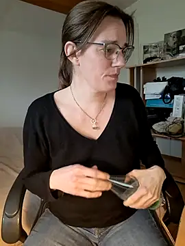 Snapshot of SpiceLea chatting on 24, 2, 2025 SpiceLea online show from 24, 2, 2025