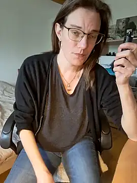 Snapshot of SpiceLea chatting on 3, 3, 2025 SpiceLea online show from 3, 3, 2025