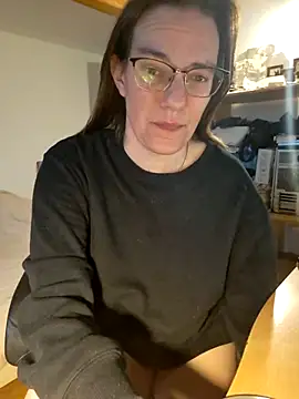 Snapshot of SpiceLea chatting on 7, 3, 2025 SpiceLea online show from 7, 3, 2025