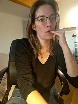 Snapshot of SpiceLea chatting on 13, 3, 2025 SpiceLea online show from 13, 3, 2025