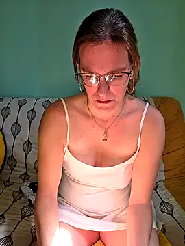 Snapshot of SpiceLea chatting on 15, 9, 2025 SpiceLea online show from 15, 9, 2025
