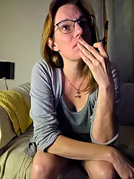 Snapshot of SpiceLea chatting on 16, 9, 2025 SpiceLea online show from 16, 9, 2025
