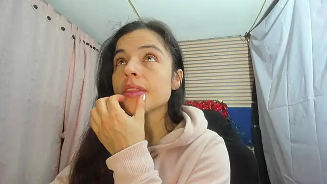 Snapshot of rosse_2504 chatting on 8, 7, 2026 rosse 2504 online show from 8, 7, 2026