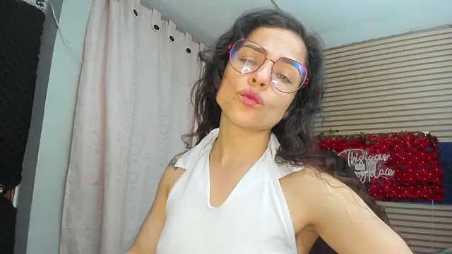 Snapshot of rosse_2504 chatting on 10, 7, 2026 rosse 2504 online show from 10, 7, 2026