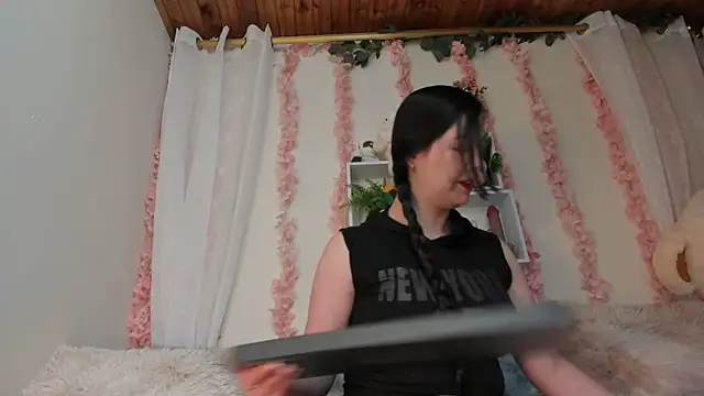 Idara and Edahi01 online show from 1, 2, 2026