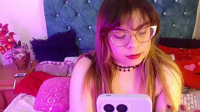 Snapshot of EmmaCoxx chatting on 2, 2, 2025 EmmaCoxx online show from 2, 2, 2025