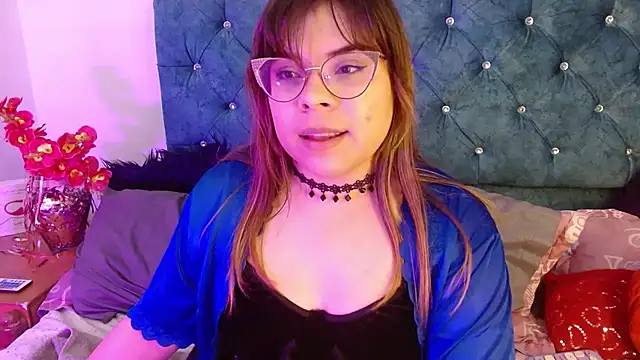 Snapshot of EmmaCoxx chatting on 2, 2, 2025 EmmaCoxx online show from 2, 2, 2025