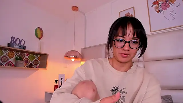 Snapshot of Aily_Yozuko chatting on 11, 12, 2024 Aily Yozuko online show from 11, 12, 2024
