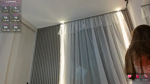 CarolineGraceX online show from 17, 6, 2026