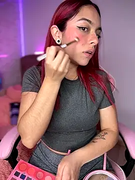 Snapshot of YovngBaby chatting on 17, 10, 2025 YovngBaby online show from 17, 10, 2025