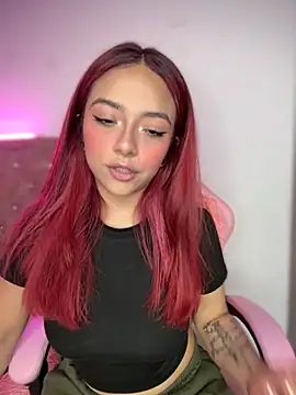 Snapshot of YovngBaby chatting on 24, 10, 2025 YovngBaby online show from 24, 10, 2025