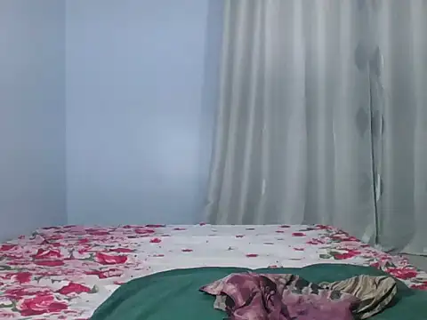 Snapshot of sandra_sauvage chatting on 13, 9, 2025 sandra sauvage online show from 13, 9, 2025