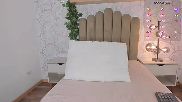 Snapshot of Roma__love chatting on 4, 10, 2025 Roma love online show from 4, 10, 2025