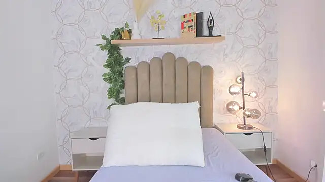 Snapshot of Roma__love chatting on 8, 10, 2025 Roma love online show from 8, 10, 2025