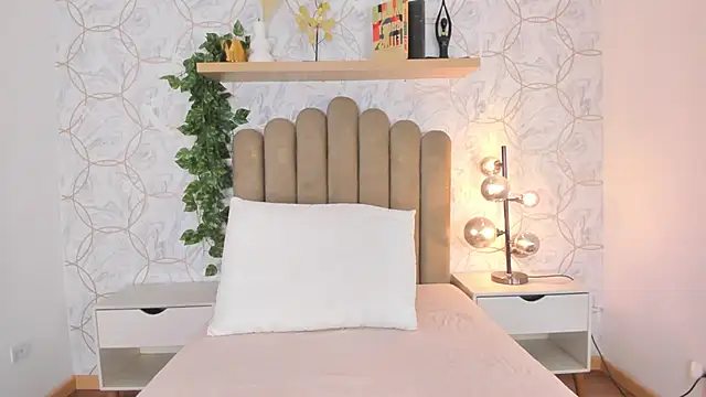 Snapshot of Roma__love chatting on 18, 10, 2025 Roma love online show from 18, 10, 2025