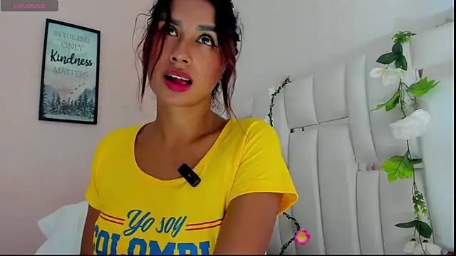 Snapshot of Vivi_bless chatting on 7, 7, 2026 Vivi bless online show from 7, 7, 2026