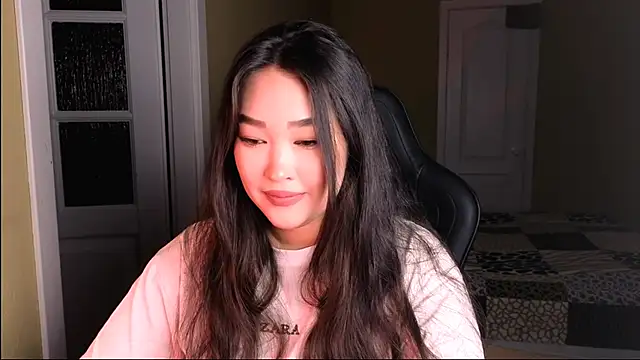 Snapshot of Erica_Wayne chatting on 8, 2, 2025 Erica Wayne online show from 8, 2, 2025